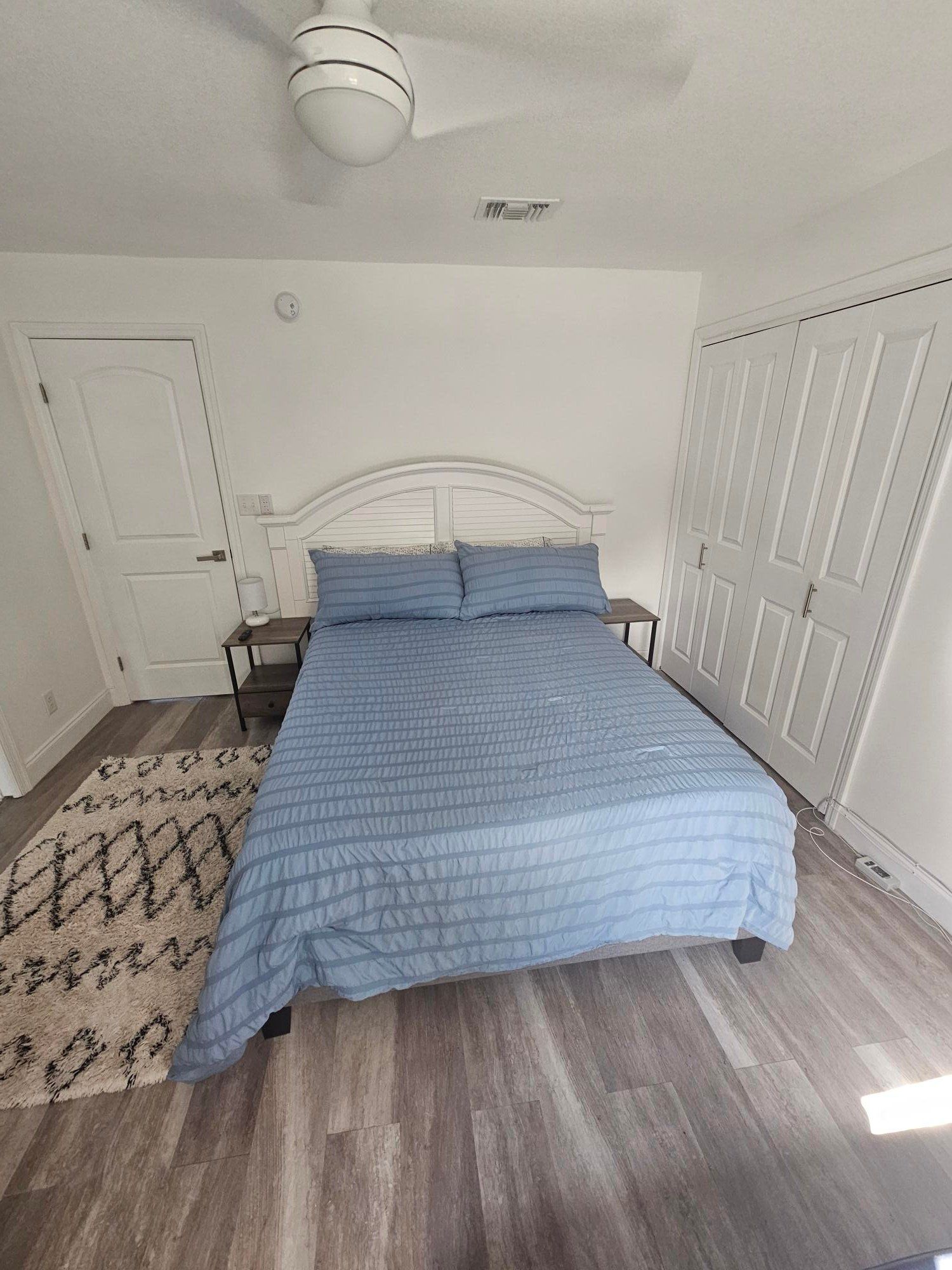 Guest bedroom 2 with fitted wardrobes